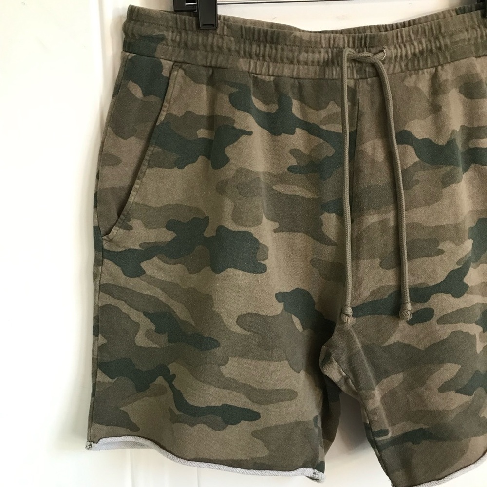 H&M Divided Men’s XL Army Green Camouflage Casual Athletic Drawstring Shorts EUC - Picture 5 of 13